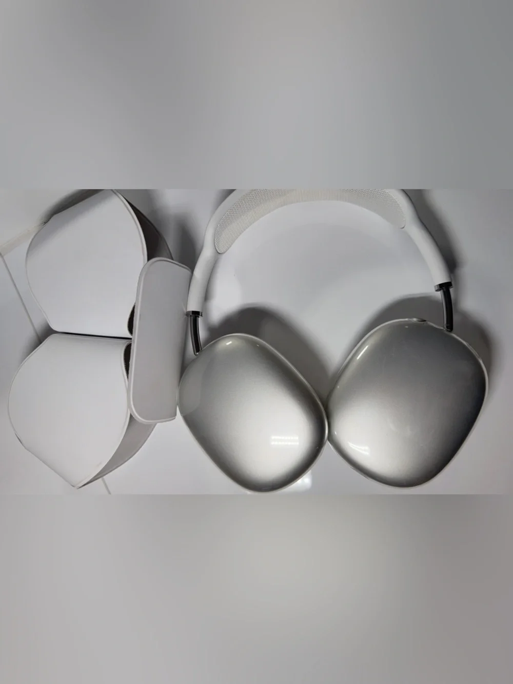 Apple AirPods Max Silver + Smart Case + Protective Covers | Excellent Condition